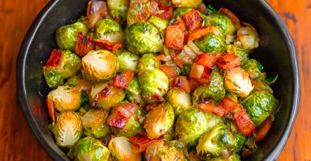 Choux de Bruxelles sautes aux lardons et oignonsRFEDF