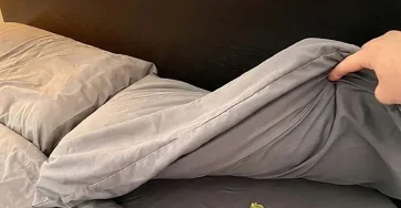 Placez trois feuilles de laurier sous le lit ou sous la couverture avant de vous coucher voici pourquoi.jpg (1)